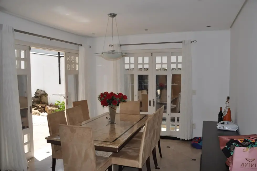 Casa com 4 quartos à venda, 526m2 em Três Figueiras, Porto Alegre - RS - imagem 4 Foto 4 de Casa com 4 quartos à venda, 526m2 em Três Figueiras, Porto Alegre - RS