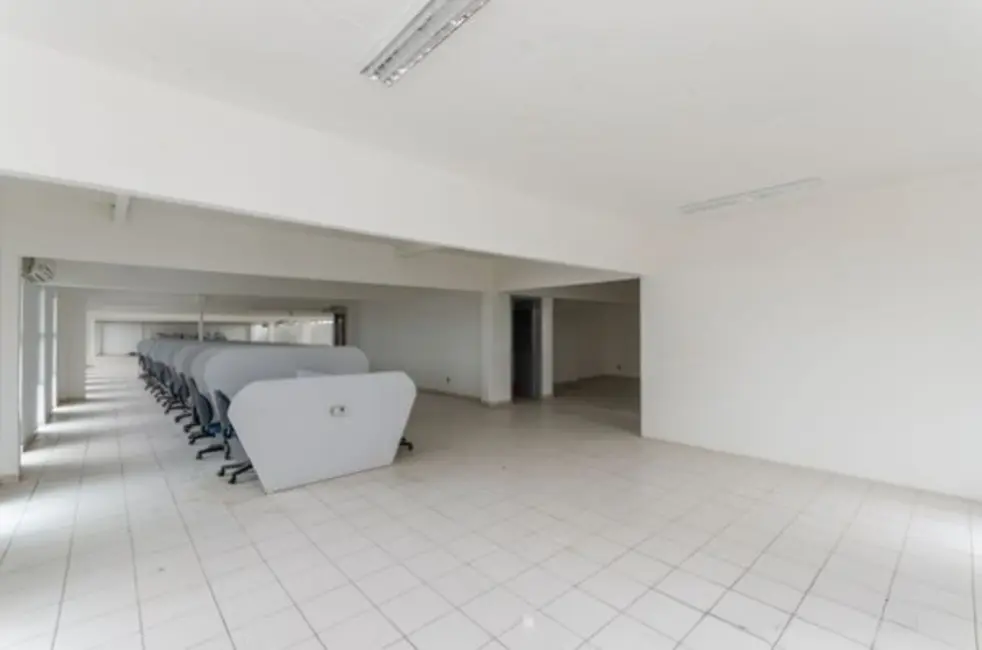 Sala Comercial à venda, 1600m2 em Navegantes, Porto Alegre - RS - imagem 4 Foto 4 de Sala Comercial à venda, 1600m2 em Navegantes, Porto Alegre - RS