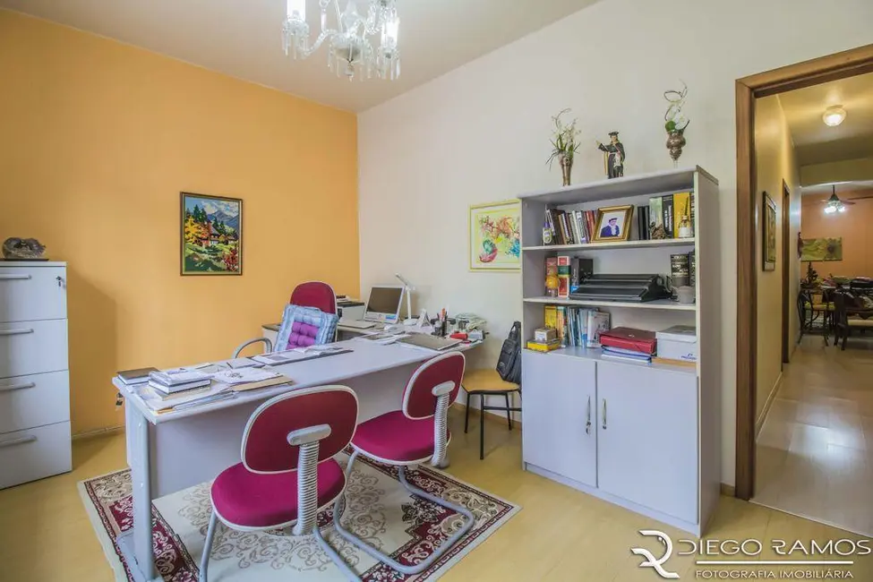 Casa com 3 quartos à venda, 235m2 em Auxiliadora, Porto Alegre - RS - imagem 8 Foto 8 de Casa com 3 quartos à venda, 235m2 em Auxiliadora, Porto Alegre - RS