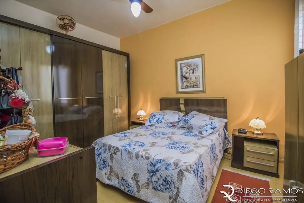 Casa com 3 quartos à venda, 235m2 em Auxiliadora, Porto Alegre - RS - imagem 9 Foto 9 de Casa com 3 quartos à venda, 235m2 em Auxiliadora, Porto Alegre - RS