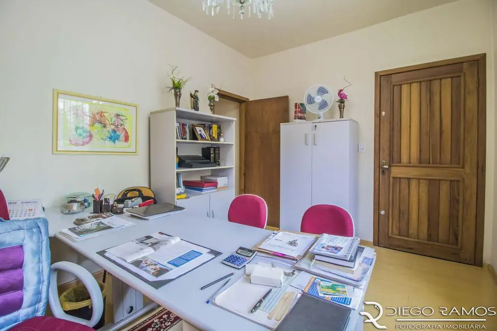Casa com 3 quartos à venda, 235m2 em Auxiliadora, Porto Alegre - RS - imagem 3 Foto 3 de Casa com 3 quartos à venda, 235m2 em Auxiliadora, Porto Alegre - RS