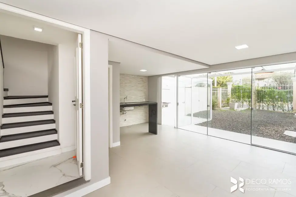 Foto 3 de Sobrado com 3 quartos à venda, 230m2 em Pedra Redonda, Porto Alegre - RS