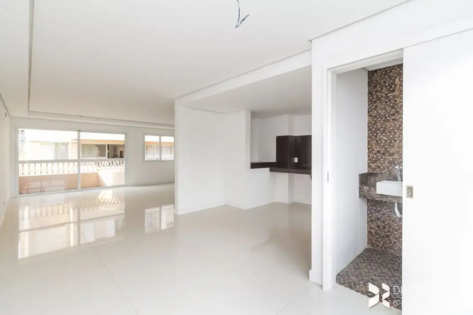 Foto 8 de Sobrado com 3 quartos à venda, 230m2 em Pedra Redonda, Porto Alegre - RS