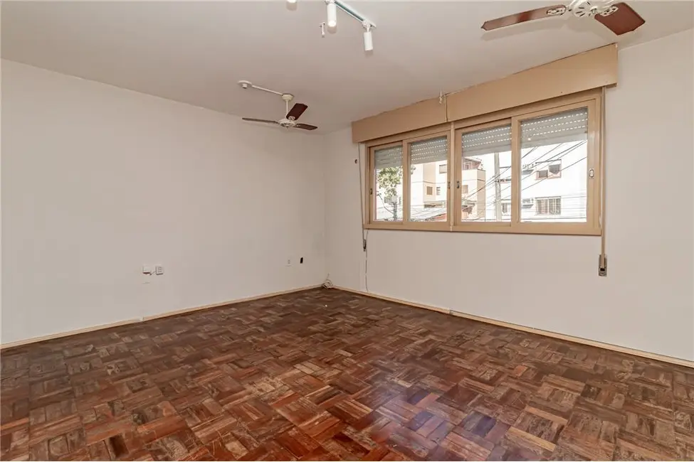 Apartamento com 1 quarto à venda, 35m2 em Passo da Areia, Porto Alegre - RS - imagem 4 Foto 4 de Apartamento com 1 quarto à venda, 35m2 em Passo da Areia, Porto Alegre - RS