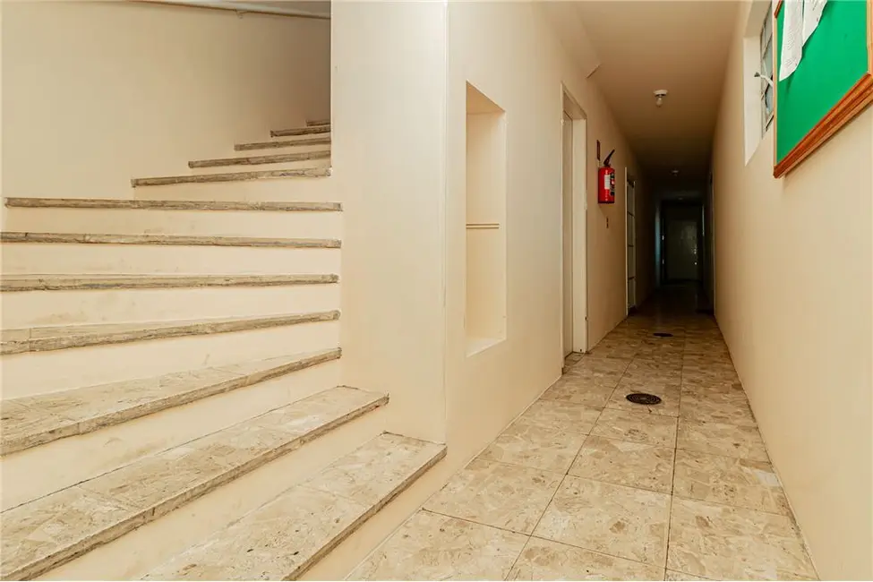 Apartamento com 1 quarto à venda, 35m2 em Passo da Areia, Porto Alegre - RS - imagem 3 Foto 3 de Apartamento com 1 quarto à venda, 35m2 em Passo da Areia, Porto Alegre - RS