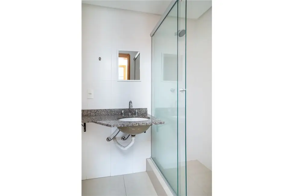 Apartamento com 2 quartos à venda, 70m2 em Higienópolis, Porto Alegre - RS - imagem 8 Foto 8 de Apartamento com 2 quartos à venda, 70m2 em Higienópolis, Porto Alegre - RS