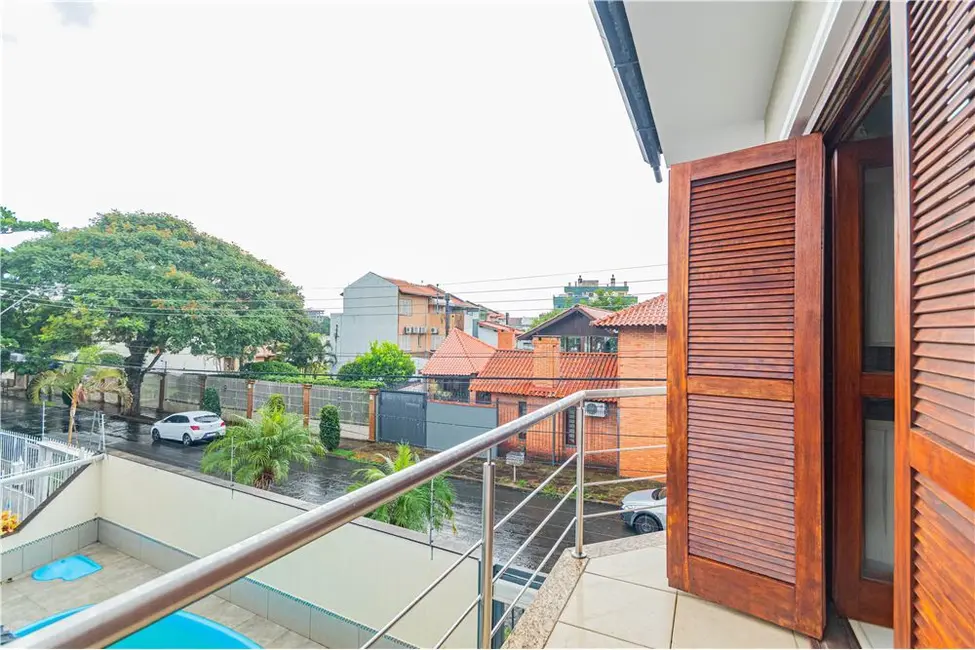 Casa com 3 quartos à venda, 289m2 em Porto Alegre - RS - imagem 9 Foto 9 de Casa com 3 quartos à venda, 289m2 em Porto Alegre - RS