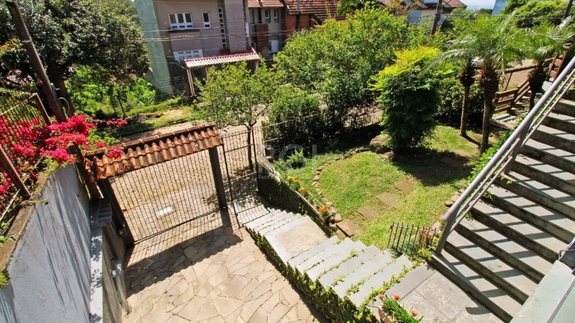 Casa com 3 quartos à venda, 195m2 em Teresópolis, Porto Alegre - RS - imagem 3 Foto 3 de Casa com 3 quartos à venda, 195m2 em Teresópolis, Porto Alegre - RS