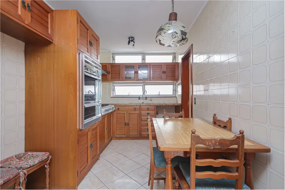 Apartamento com 3 quartos à venda, 135m2 em Higienópolis, Porto Alegre - RS - imagem 7 Foto 7 de Apartamento com 3 quartos à venda, 135m2 em Higienópolis, Porto Alegre - RS