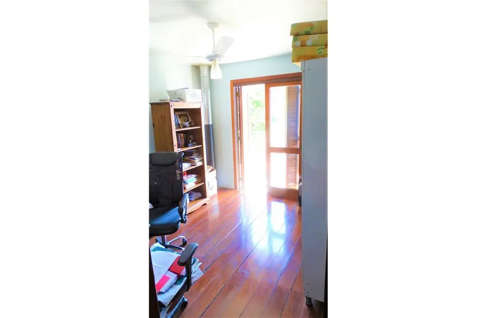 Casa à venda, 317m2 em Nonoai, Porto Alegre - RS - imagem 5 Foto 5 de Casa à venda, 317m2 em Nonoai, Porto Alegre - RS