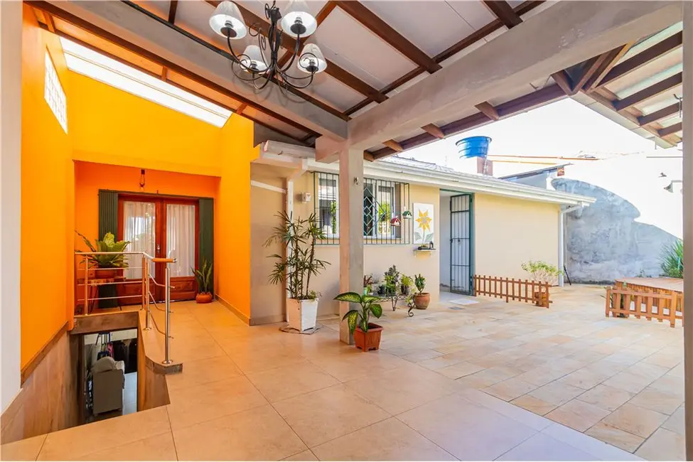 Casa com 3 quartos à venda, 221m2 em Santa Tereza, Porto Alegre - RS - imagem 4 Foto 4 de Casa com 3 quartos à venda, 221m2 em Santa Tereza, Porto Alegre - RS