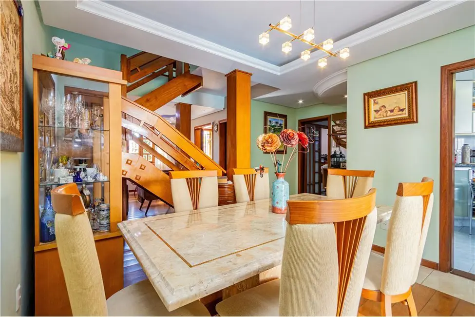 Casa com 4 quartos à venda, 306m2 em Jardim Lindóia, Porto Alegre - RS - imagem 9 Foto 9 de Casa com 4 quartos à venda, 306m2 em Jardim Lindóia, Porto Alegre - RS