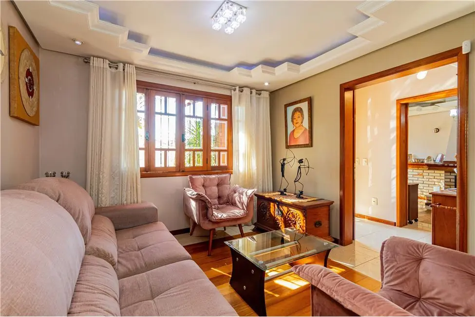 Casa com 4 quartos à venda, 306m2 em Jardim Lindóia, Porto Alegre - RS - imagem 6 Foto 6 de Casa com 4 quartos à venda, 306m2 em Jardim Lindóia, Porto Alegre - RS