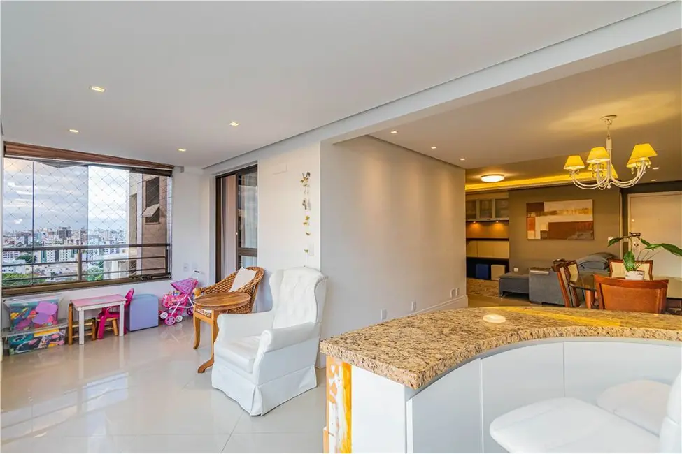 Apartamento com 3 quartos à venda, 126m2 em Menino Deus, Porto Alegre - RS - imagem 8 Foto 8 de Apartamento com 3 quartos à venda, 126m2 em Menino Deus, Porto Alegre - RS