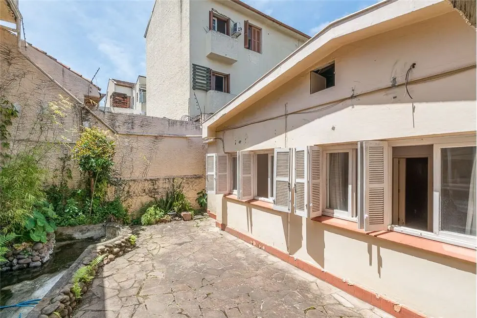 Casa com 4 quartos à venda, 254m2 em Petrópolis, Porto Alegre - RS - imagem 3 Foto 3 de Casa com 4 quartos à venda, 254m2 em Petrópolis, Porto Alegre - RS