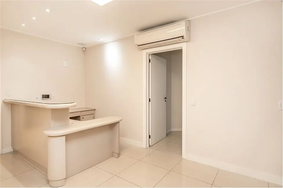 Sala Comercial à venda, 201m2 em Moinhos de Vento, Porto Alegre - RS - imagem 3 Foto 3 de Sala Comercial à venda, 201m2 em Moinhos de Vento, Porto Alegre - RS
