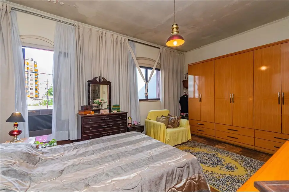 Casa com 4 quartos à venda, 200m2 em Santa Cecília, Porto Alegre - RS - imagem 9 Foto 9 de Casa com 4 quartos à venda, 200m2 em Santa Cecília, Porto Alegre - RS