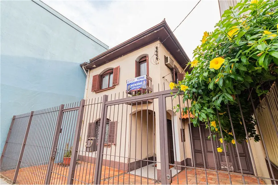 Foto 2 de Casa com 4 quartos à venda, 200m2 em Santa Cecília, Porto Alegre - RS