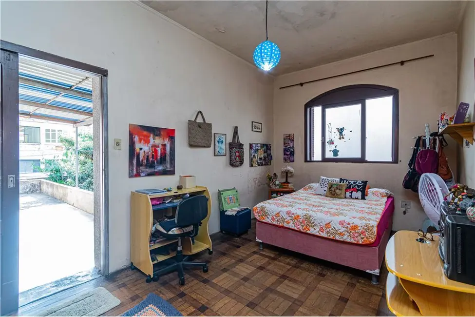 Casa com 4 quartos à venda, 200m2 em Santa Cecília, Porto Alegre - RS - imagem 6 Foto 6 de Casa com 4 quartos à venda, 200m2 em Santa Cecília, Porto Alegre - RS