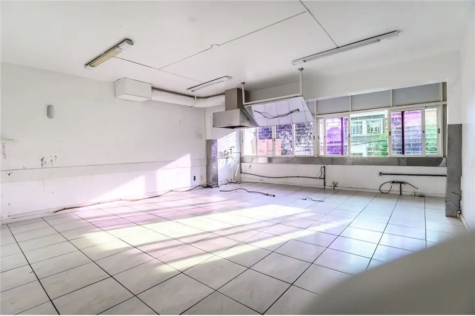 Casa com 6 quartos à venda, 900m2 em Passo da Areia, Porto Alegre - RS - imagem 2 Foto 2 de Casa com 6 quartos à venda, 900m2 em Passo da Areia, Porto Alegre - RS