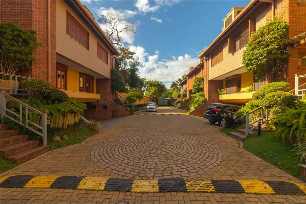 Casa com 4 quartos à venda, 388m2 em Três Figueiras, Porto Alegre - RS - imagem 3 Foto 3 de Casa com 4 quartos à venda, 388m2 em Três Figueiras, Porto Alegre - RS