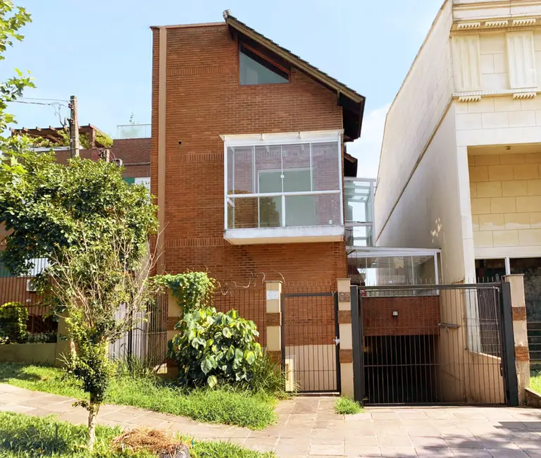 Casa com 3 quartos à venda, 174m2 em Vila Jardim, Porto Alegre - RS - imagem 2 Foto 2 de Casa com 3 quartos à venda, 174m2 em Vila Jardim, Porto Alegre - RS