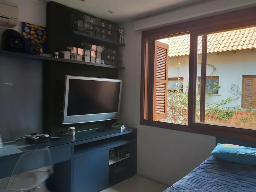 Casa com 3 quartos à venda, 230m2 em Santa Tereza, Porto Alegre - RS - imagem 6 Foto 6 de Casa com 3 quartos à venda, 230m2 em Santa Tereza, Porto Alegre - RS