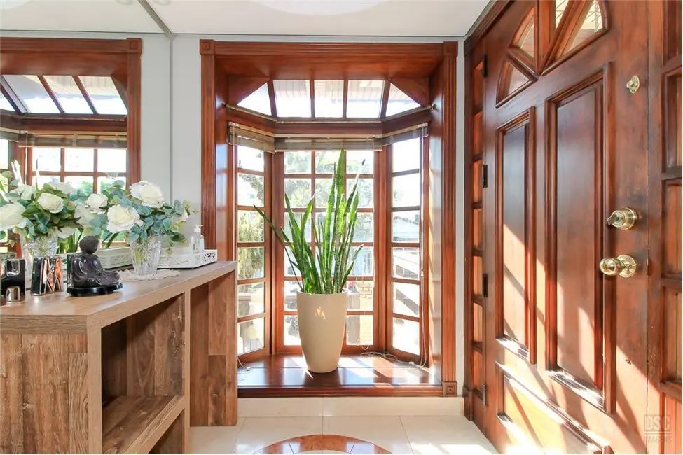 Casa com 3 quartos à venda, 409m2 em São João, Porto Alegre - RS - imagem 2 Foto 2 de Casa com 3 quartos à venda, 409m2 em São João, Porto Alegre - RS