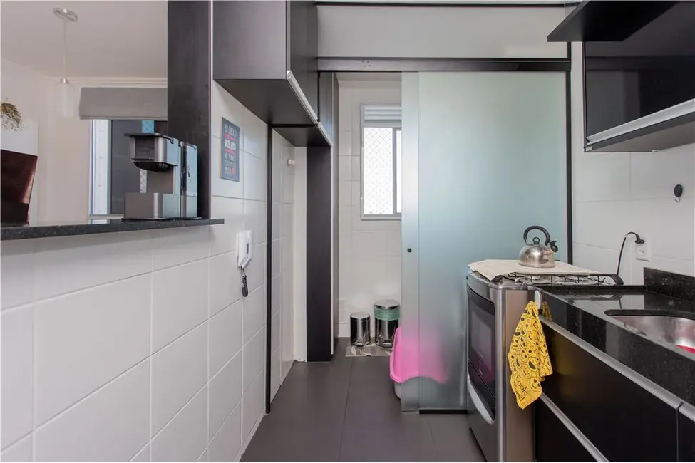 Foto 2 de Apartamento com 2 quartos à venda, 45m2 em Humaitá, Porto Alegre - RS