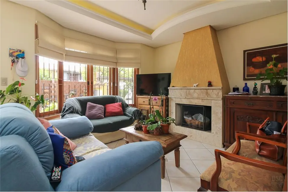 Casa com 3 quartos à venda, 200m2 em Ipanema, Porto Alegre - RS - imagem 2 Foto 2 de Casa com 3 quartos à venda, 200m2 em Ipanema, Porto Alegre - RS