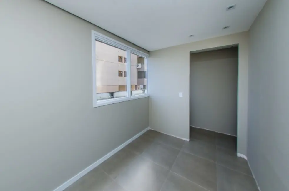 Foto 2 de Sala Comercial à venda, 38m2 em São João, Porto Alegre - RS