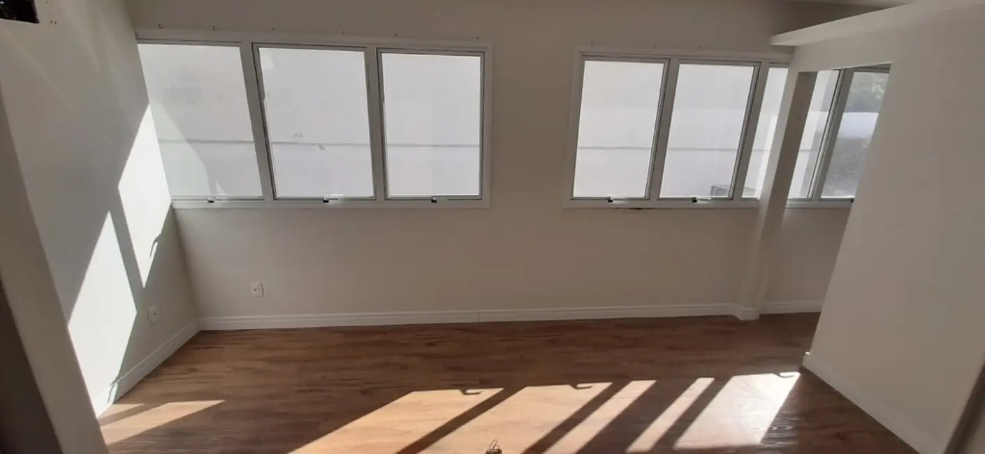 Sala Comercial à venda, 33m2 em Menino Deus, Porto Alegre - RS - imagem 4 Foto 4 de Sala Comercial à venda, 33m2 em Menino Deus, Porto Alegre - RS