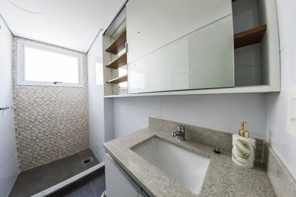 Foto 2 de Apartamento com 2 quartos à venda, 61m2 em Menino Deus, Porto Alegre - RS