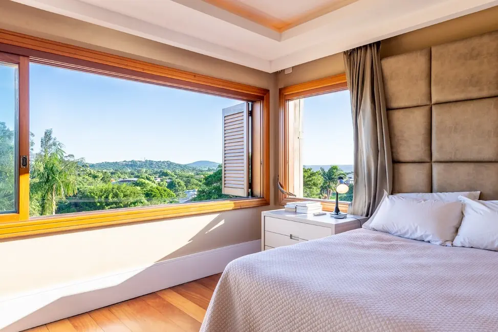 Foto 3 de Casa com 4 quartos à venda, 498m2 em Ipanema, Porto Alegre - RS