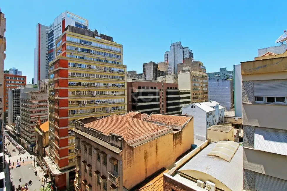 Apartamento com 3 quartos à venda, 81m2 em Centro Histórico, Porto Alegre - RS - imagem 6 Foto 6 de Apartamento com 3 quartos à venda, 81m2 em Centro Histórico, Porto Alegre - RS