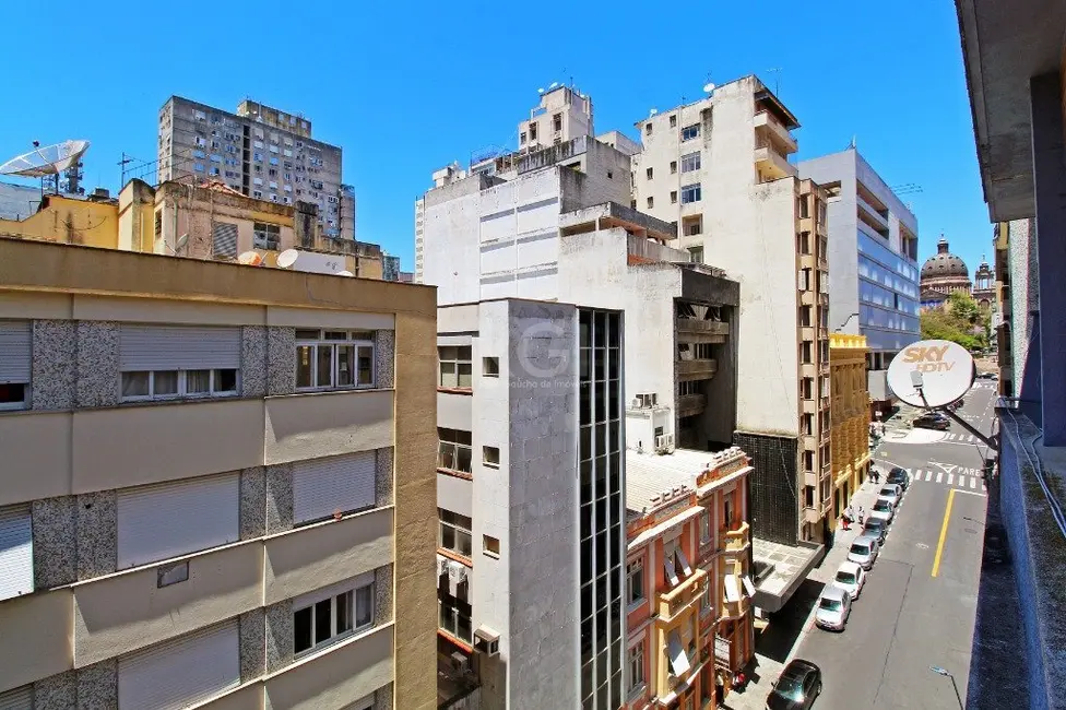 Apartamento com 3 quartos à venda, 81m2 em Centro Histórico, Porto Alegre - RS - imagem 7 Foto 7 de Apartamento com 3 quartos à venda, 81m2 em Centro Histórico, Porto Alegre - RS