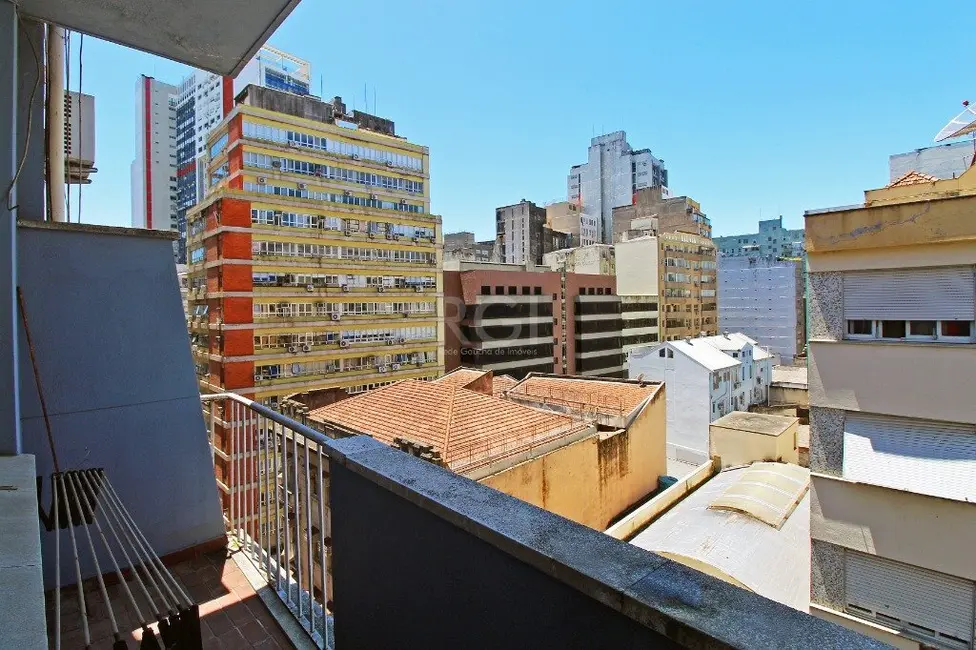 Apartamento com 3 quartos à venda, 81m2 em Centro Histórico, Porto Alegre - RS - imagem 5 Foto 5 de Apartamento com 3 quartos à venda, 81m2 em Centro Histórico, Porto Alegre - RS