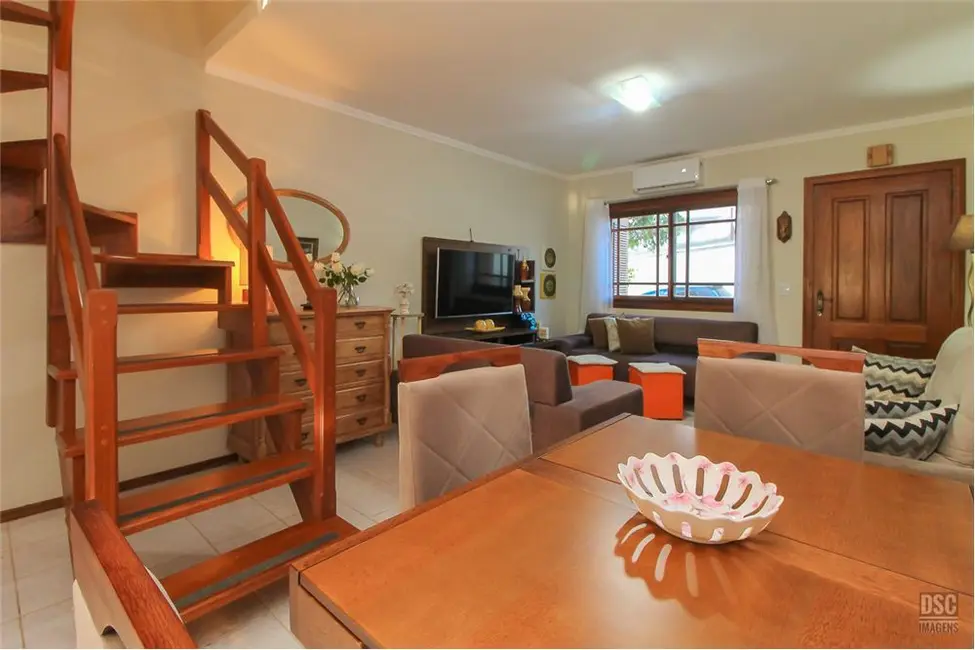 Casa com 3 quartos à venda, 113m2 em Espírito Santo, Porto Alegre - RS - imagem 4 Foto 4 de Casa com 3 quartos à venda, 113m2 em Espírito Santo, Porto Alegre - RS