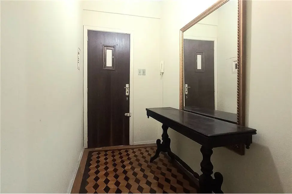 Apartamento com 3 quartos à venda, 104m2 em Centro Histórico, Porto Alegre - RS - imagem 3 Foto 3 de Apartamento com 3 quartos à venda, 104m2 em Centro Histórico, Porto Alegre - RS