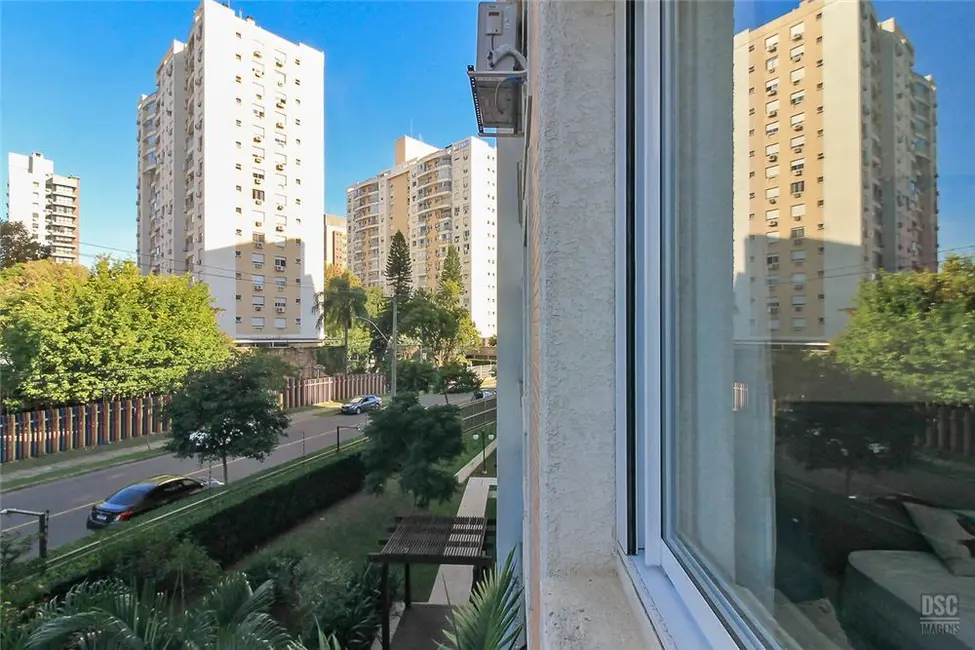 Apartamento com 2 quartos à venda, 68m2 em Passo da Areia, Porto Alegre - RS - imagem 6 Foto 6 de Apartamento com 2 quartos à venda, 68m2 em Passo da Areia, Porto Alegre - RS