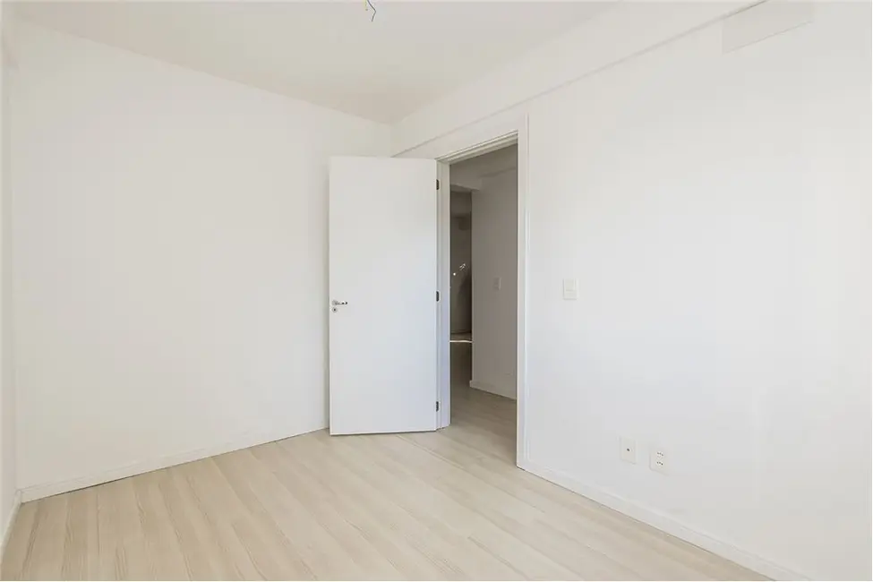 Apartamento com 2 quartos à venda, 70m2 em Passo da Areia, Porto Alegre - RS - imagem 8 Foto 8 de Apartamento com 2 quartos à venda, 70m2 em Passo da Areia, Porto Alegre - RS