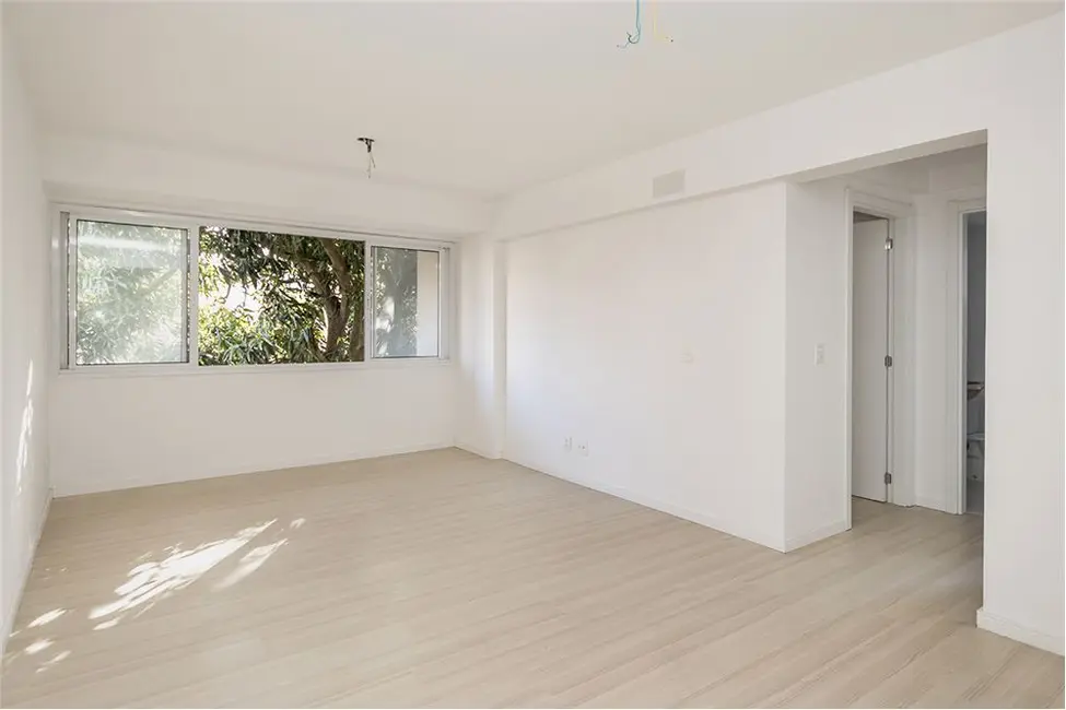 Apartamento com 2 quartos à venda, 70m2 em Passo da Areia, Porto Alegre - RS - imagem 3 Foto 3 de Apartamento com 2 quartos à venda, 70m2 em Passo da Areia, Porto Alegre - RS