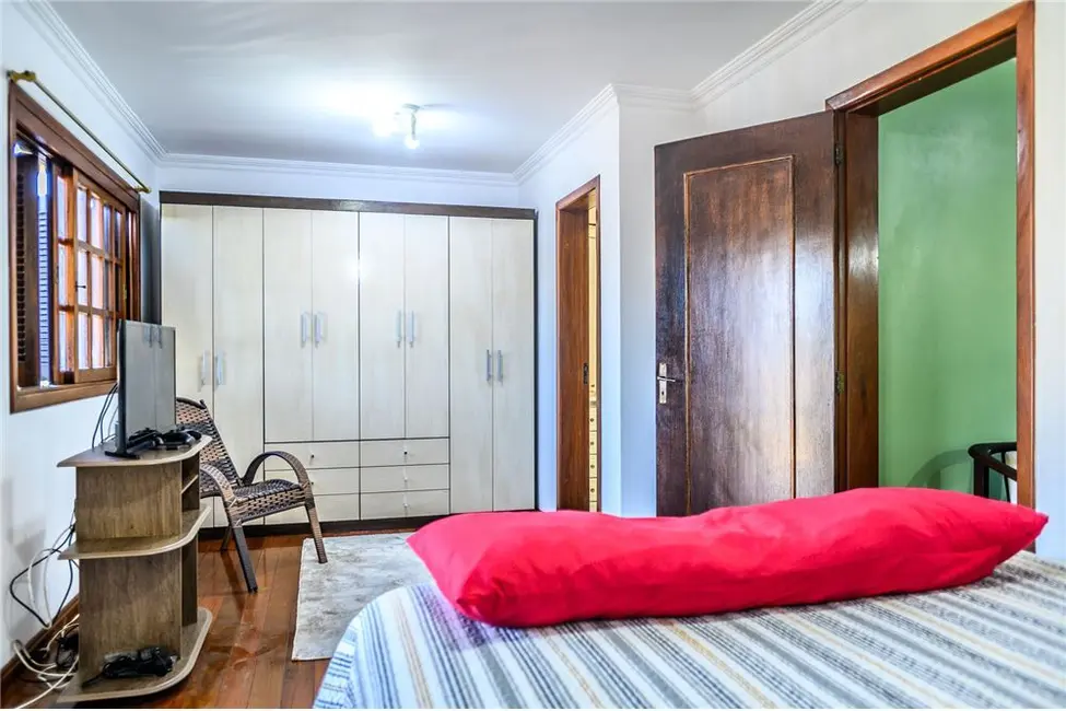 Casa com 3 quartos à venda, 297m2 em Glória, Porto Alegre - RS - imagem 4 Foto 4 de Casa com 3 quartos à venda, 297m2 em Glória, Porto Alegre - RS