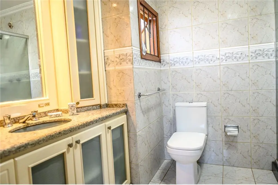 Casa com 3 quartos à venda, 297m2 em Glória, Porto Alegre - RS - imagem 8 Foto 8 de Casa com 3 quartos à venda, 297m2 em Glória, Porto Alegre - RS