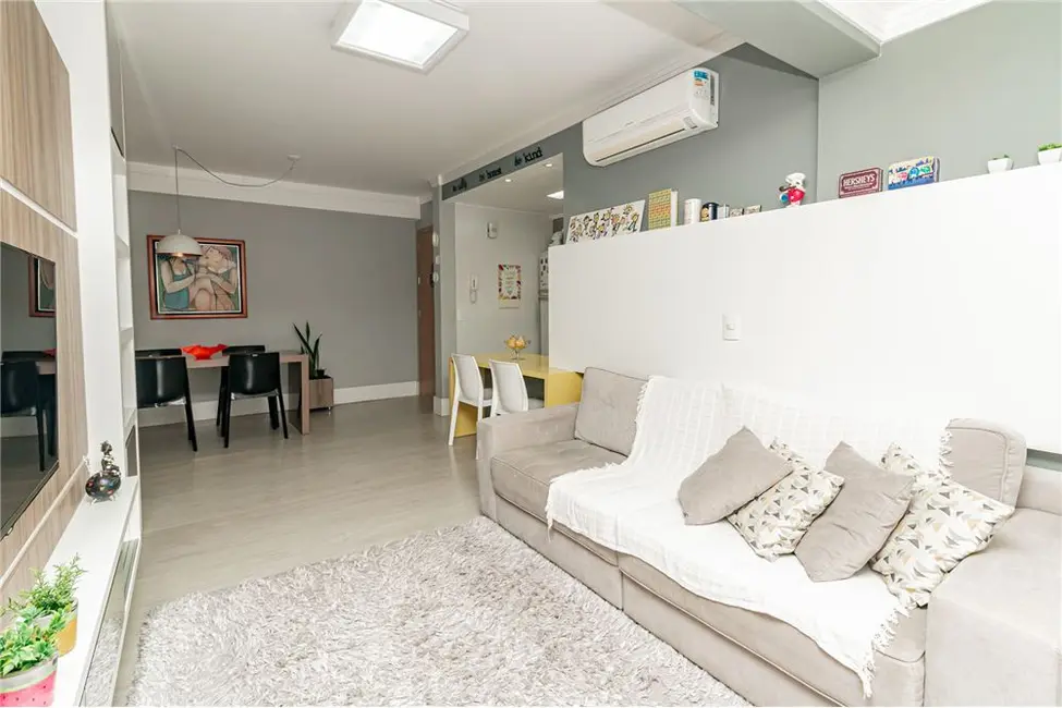 Apartamento com 2 quartos à venda, 69m2 em Passo da Areia, Porto Alegre - RS - imagem 4 Foto 4 de Apartamento com 2 quartos à venda, 69m2 em Passo da Areia, Porto Alegre - RS