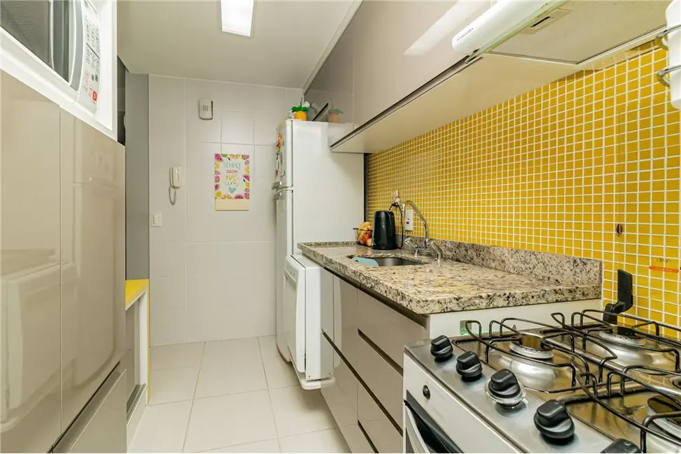 Apartamento com 2 quartos à venda, 69m2 em Passo da Areia, Porto Alegre - RS - imagem 8 Foto 8 de Apartamento com 2 quartos à venda, 69m2 em Passo da Areia, Porto Alegre - RS