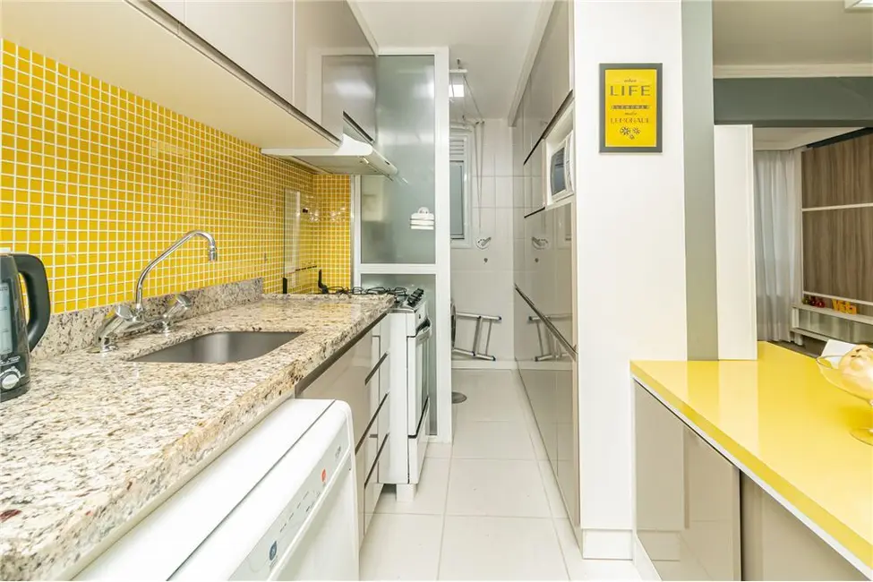 Apartamento com 2 quartos à venda, 69m2 em Passo da Areia, Porto Alegre - RS - imagem 7 Foto 7 de Apartamento com 2 quartos à venda, 69m2 em Passo da Areia, Porto Alegre - RS