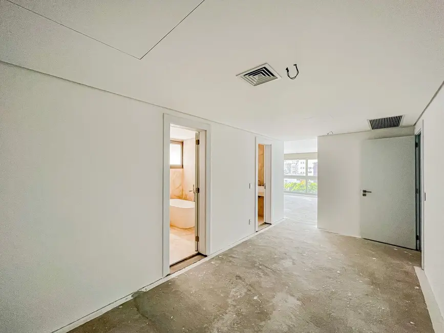 Apartamento com 3 quartos à venda, 388m2 em Moinhos de Vento, Porto Alegre - RS - imagem 9 Foto 9 de Apartamento com 3 quartos à venda, 388m2 em Moinhos de Vento, Porto Alegre - RS