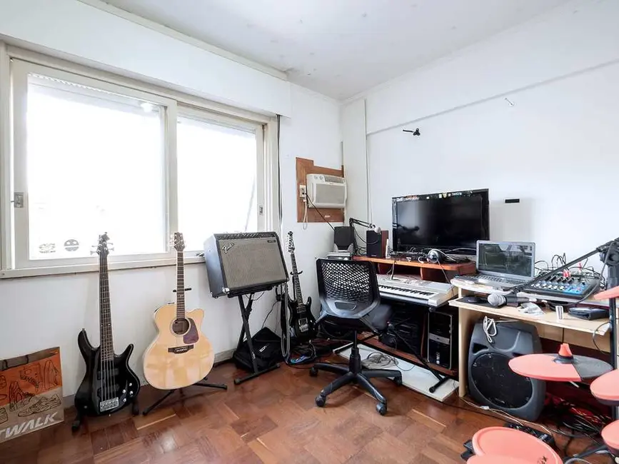 Apartamento com 3 quartos à venda, 83m2 em Menino Deus, Porto Alegre - RS - imagem 8 Foto 8 de Apartamento com 3 quartos à venda, 83m2 em Menino Deus, Porto Alegre - RS