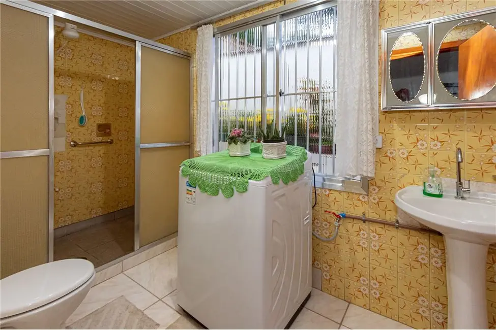 Casa com 3 quartos à venda, 250m2 em Jardim Carvalho, Porto Alegre - RS - imagem 6 Foto 6 de Casa com 3 quartos à venda, 250m2 em Jardim Carvalho, Porto Alegre - RS